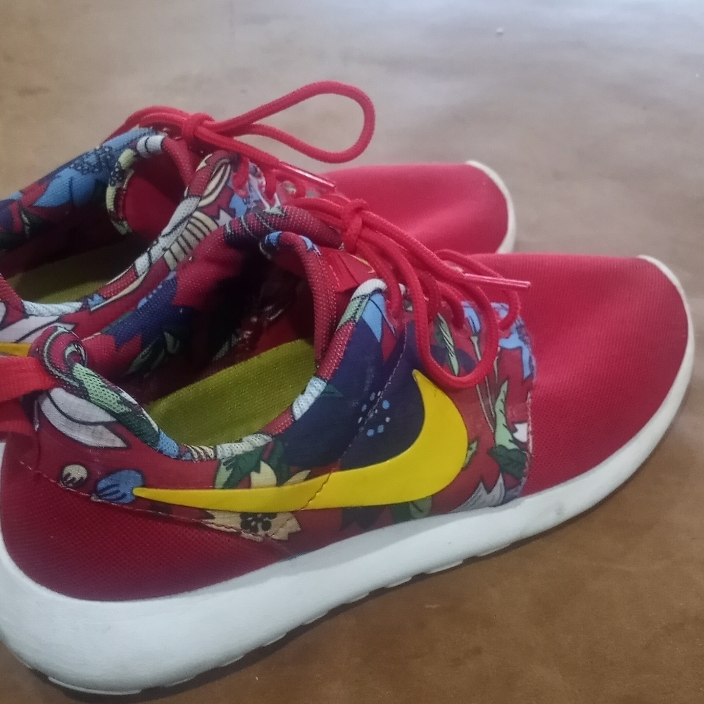 Nike Roche - Picture 2 of 4